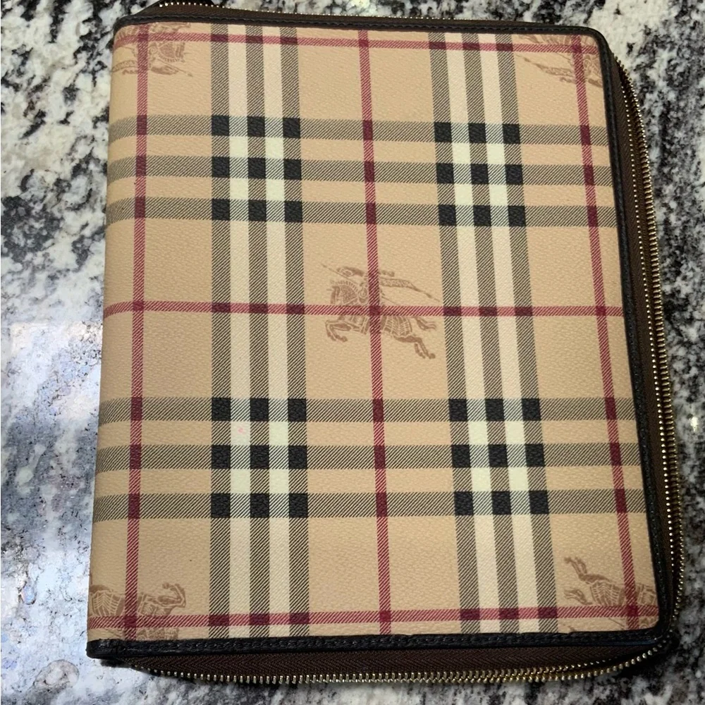 Authentic Burberry zippered Ipad cover w/ Dustbag, COA for Sm Early Gen ipads